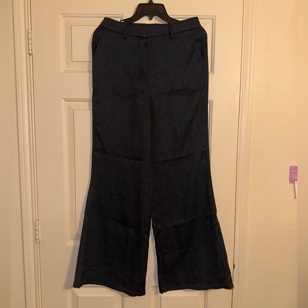 Mid Rise Flared Pant with Pockets - Picture 4 of 7